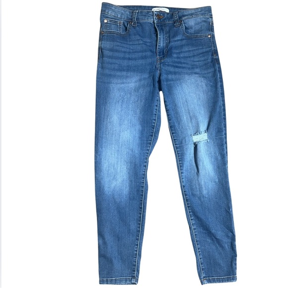 Celebrity Pink Women’s Distressed Skinny Jeans Size 9/29 Medium Wash - Picture 1 of 6